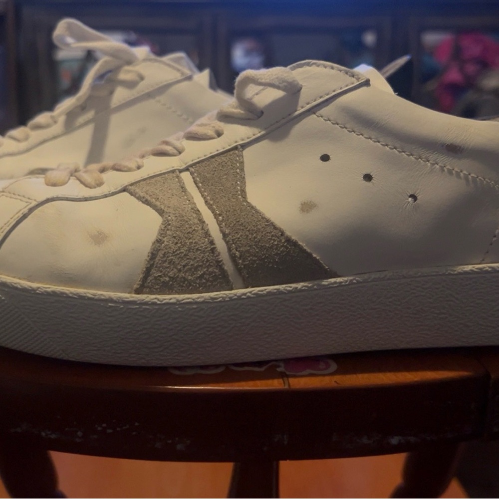 KOIO White and Gray Sneakers Minimalist Design - Picture 3 of 8